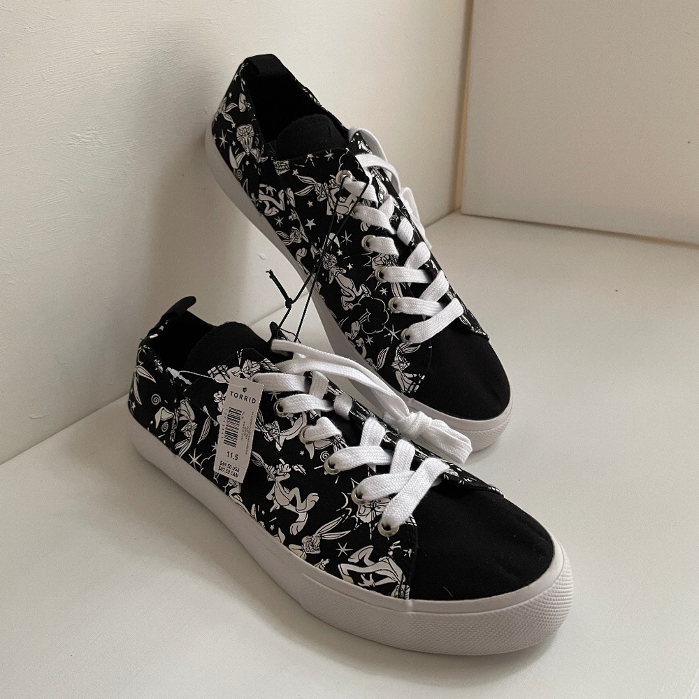 Looney Tunes Bugs Bunny Womens 11.5 Canvas Sneaker Low Cut Fun Cartoons Bold